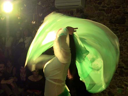 Chris Ribeiro en la Inauguración de <em>"Molt a prop d'aquí"</em> de Olga Molina