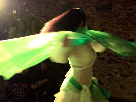 Chris Ribeiro en la Inauguración de <em>"Molt a prop d'aquí"</em> de Olga Molina