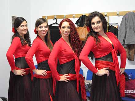 Show con Serena y Hossam Ramzy, Chris Ribeiro y alumnas de la Escuela