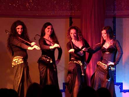 Show con Serena y Hossam Ramzy, Chris Ribeiro y alumnas de la Escuela