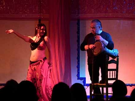 Show con Serena y Hossam Ramzy, Chris Ribeiro y alumnas de la Escuela